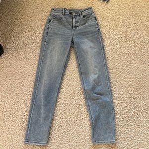 American Eagle mom straight jean, size 2, light blue